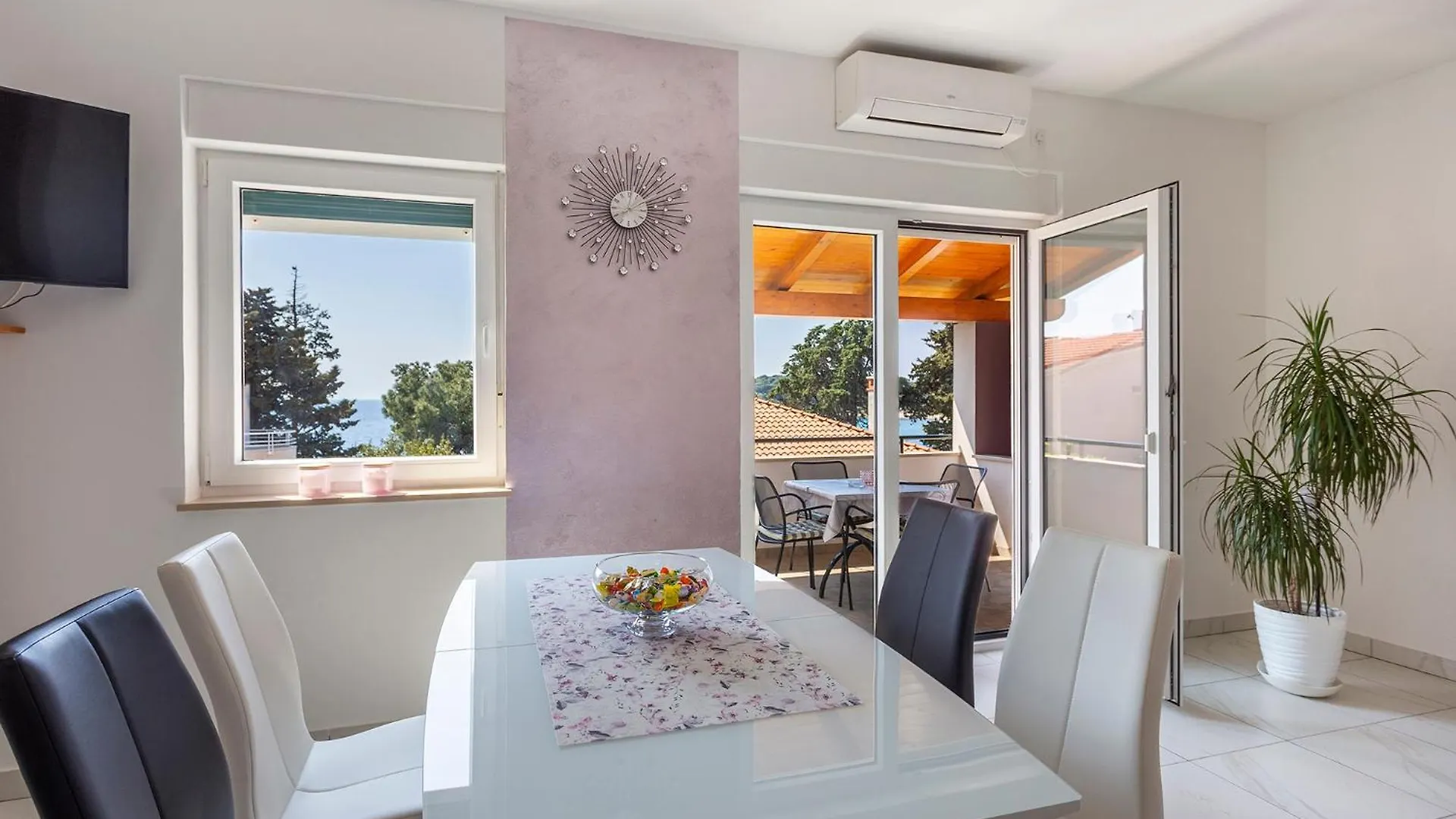 Apartments Tonka Near Beach And Sea بولا بيت ضيافة