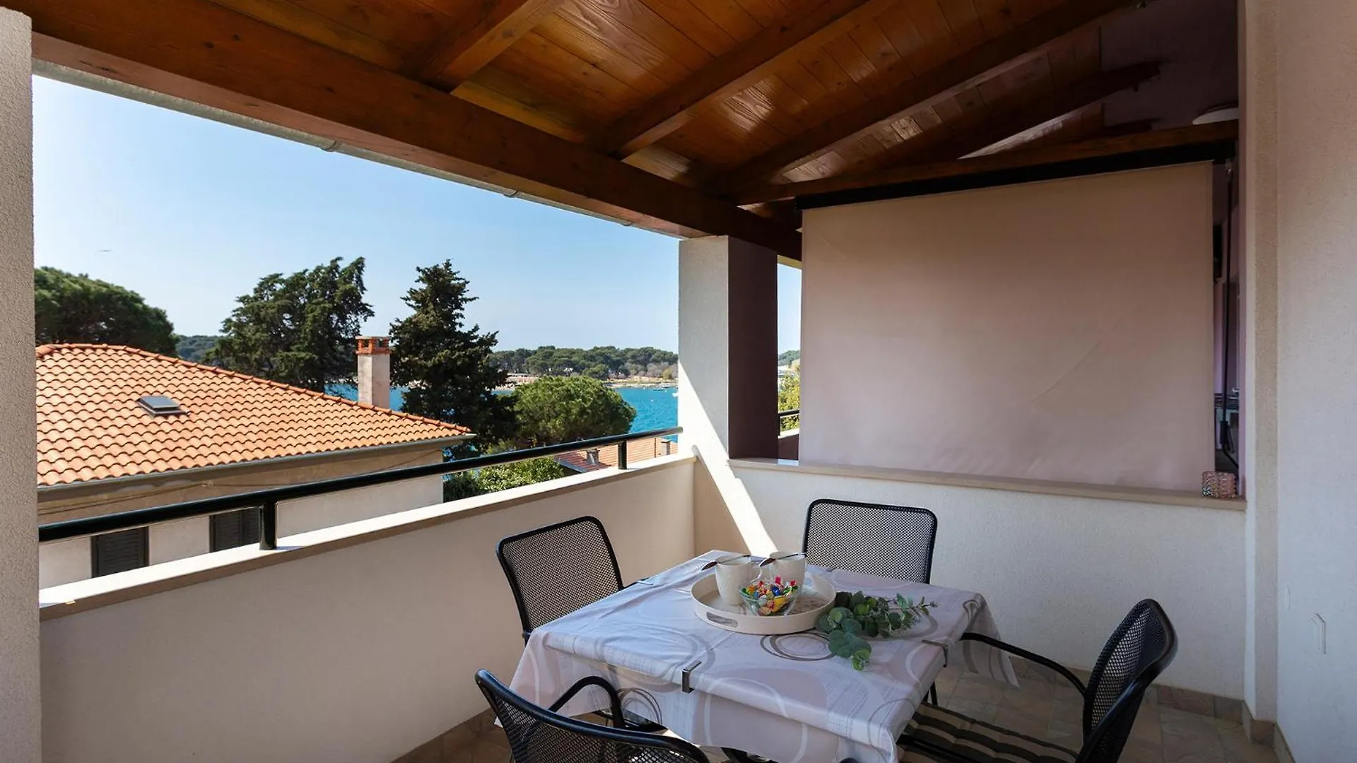 Apartments Tonka Near Beach And Sea بولا بيت ضيافة