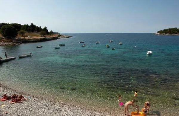 Apartments Tonka Near Beach And Sea بولا
